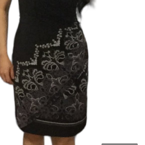 Le Chateau Printed Short Sleeve Dress - Picture 11 of 14